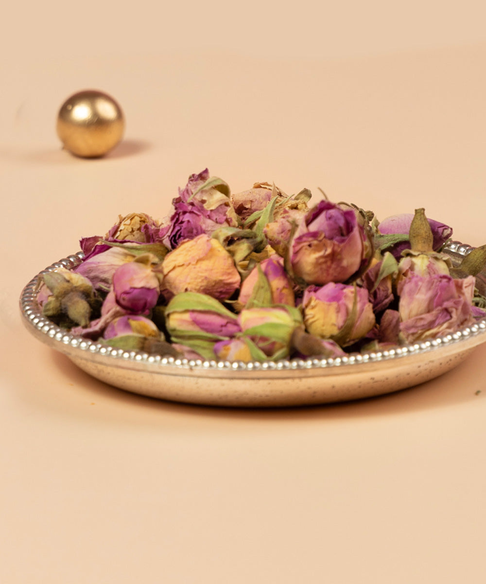 ROse buds. Bespoke Diwali gift. Thoughtful gifts. No Nasties. Clean Ingredients. UAE. Dubai. Abu Dhabi. Sharjah. Delivery throughout UAE. Nuts. Nut Butters. HeartiGrub